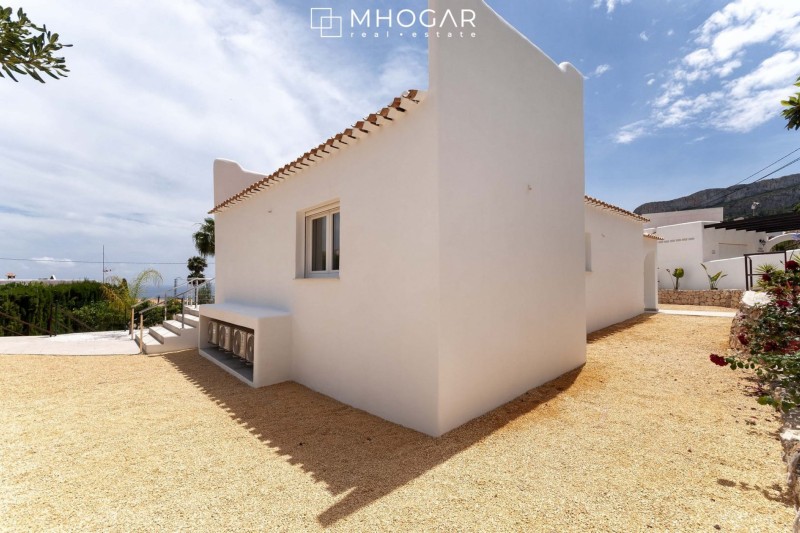 Calpe - Frumoasă vilă în stil mediteranean cu vedere la mare, de vânzare!